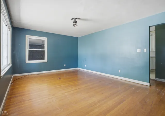 Photo 4 of Single family home for sale at 5628 Denois St, Columbus, IN 47201 | MLS# 22123373 | Listing updated on 2026-09-22