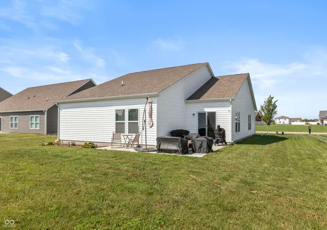 Photo 3 of Single family home for sale at 6841 Bluebird Ln, Seymour, IN 47274 | MLS# 22123398 | Listing updated on 2026-09-05