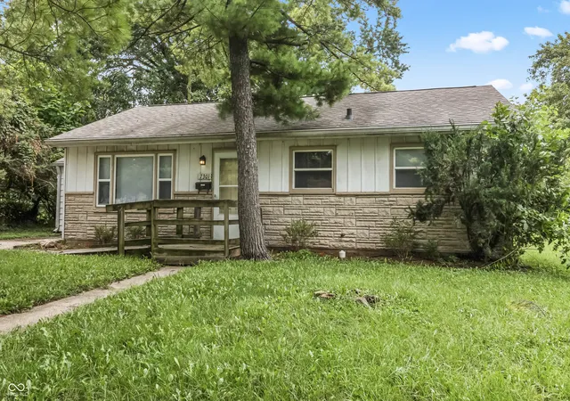 Photo 2 of Single family home for sale at 7301 Westchester Dr, Indianapolis, IN 46226 | MLS# 22123483 | Listing updated on 2026-09-03