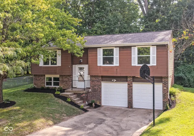 Photo 2 of Single family home for sale at 9109 Thrushwood Ct, Indianapolis, IN 46250 | MLS# 22123567 | Listing updated on 2026-09-04