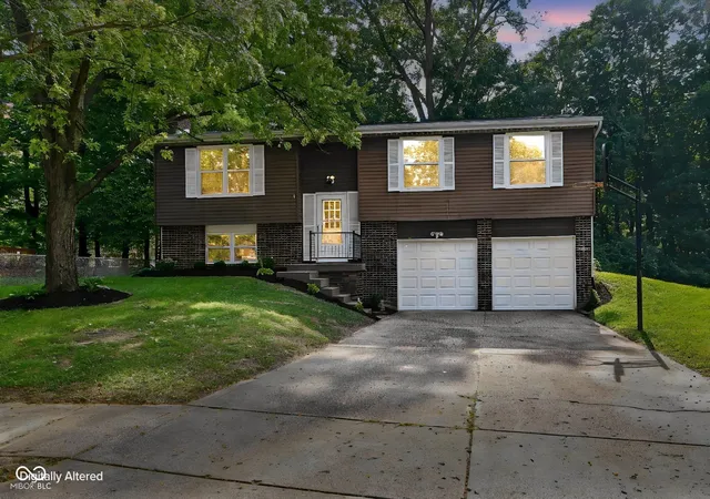Photo 2 of Single family home for sale at 9109 Thrushwood Ct, Indianapolis, IN 46250 | MLS# 22123567 | Listing updated on 2026-09-04
