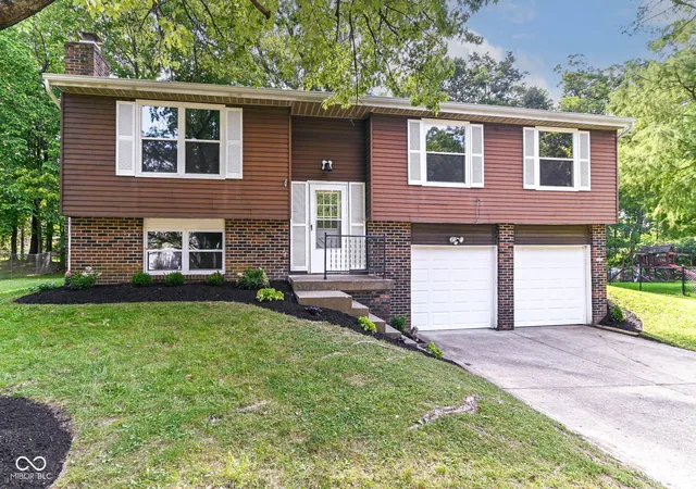 Photo 3 of Single family home for sale at 9109 Thrushwood Ct, Indianapolis, IN 46250 | MLS# 22123567 | Listing updated on 2026-09-04