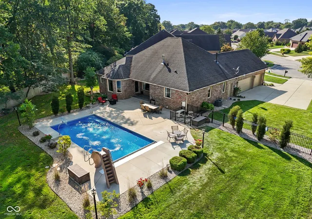 Photo 2 of Sale Pending at 325 Ventnor Ct, Indianapolis, IN 46217 | MLS# 22123571 | Listing updated on 2026-09-06