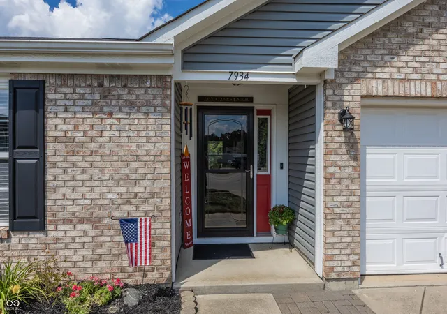 Photo 2 of Single family home for sale at 7934 Painted Pony Dr, Indianapolis, IN 46217 | MLS# 22123591 | Listing updated on 2026-09-03