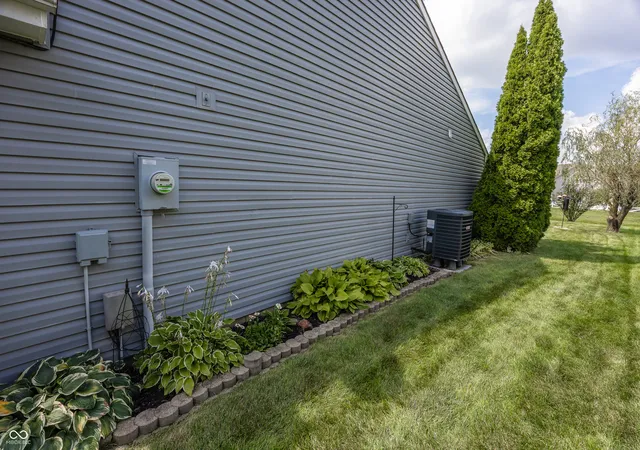 Photo 4 of Single family home for sale at 7934 Painted Pony Dr, Indianapolis, IN 46217 | MLS# 22123591 | Listing updated on 2026-09-03