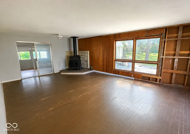 Photo 3 of Single family home for sale at 741 Lakeview Dr, Noblesville, IN 46060 | MLS# 22123593 | Listing updated on 2026-09-28