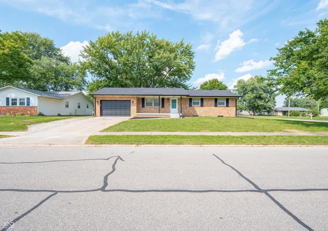 Photo 2 of Single family home for sale at 100 Merlin Dr, Franklin, IN 46131 | MLS# 22123645 | Listing updated on 2026-09-03