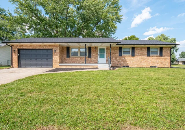Photo 3 of Single family home for sale at 100 Merlin Dr, Franklin, IN 46131 | MLS# 22123645 | Listing updated on 2026-09-03