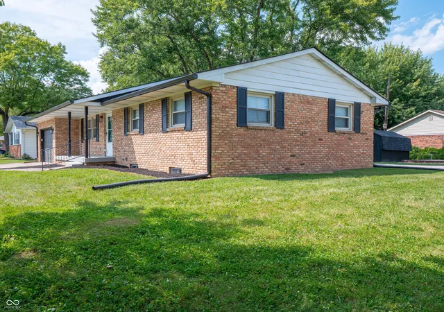 Photo 4 of Single family home for sale at 100 Merlin Dr, Franklin, IN 46131 | MLS# 22123645 | Listing updated on 2026-09-03