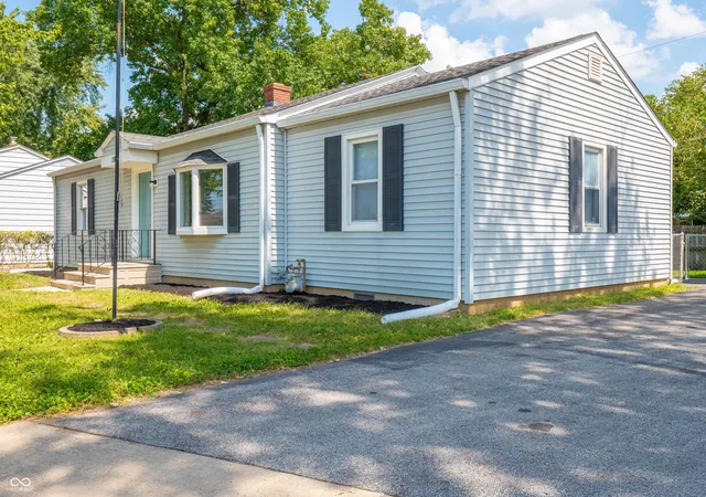 Photo 4 of Sale Pending at 1915 Cunningham Rd, Indianapolis, IN 46224 | MLS# 22123648 | Listing updated on 2026-09-05