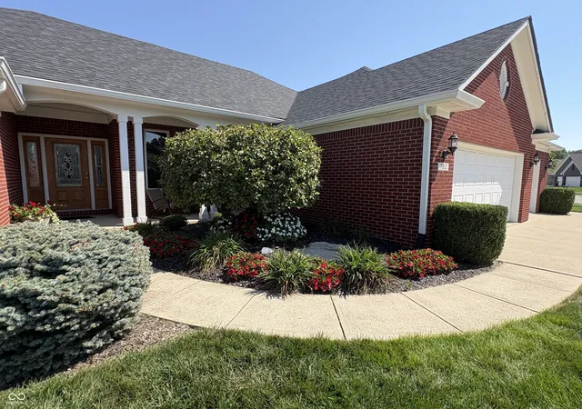 Photo 2 of Sale Pending at 7812 Tamarack Pl, Avon, IN 46123 | MLS# 22123653 | Listing updated on 2026-09-03