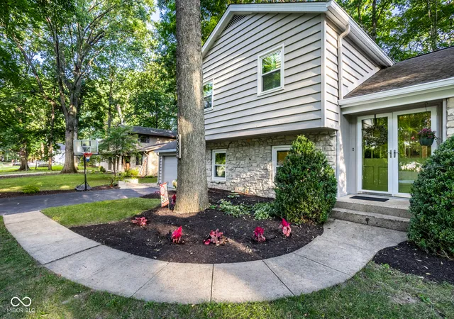 Photo 2 of Sale Pending at 3336 Kenilworth Dr, Indianapolis, IN 46228 | MLS# 22123683 | Listing updated on 2026-09-07