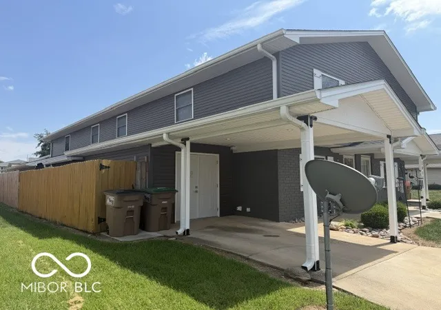 Photo 3 of Condo for sale at 2065 Abundance Dr, Columbus, IN 47201 | MLS# 22123691 | Listing updated on 2026-09-01