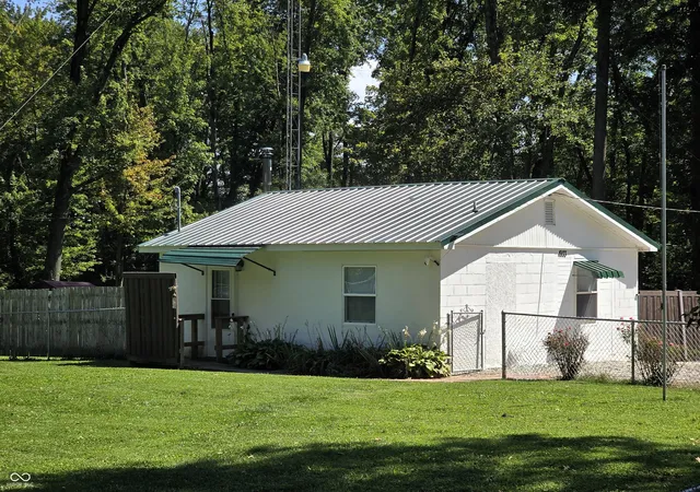 Photo 2 of Single family home for sale at 1933 N Lakeland St, Terre Haute, IN 47803 | MLS# 22123745 | Listing updated on 2026-09-01
