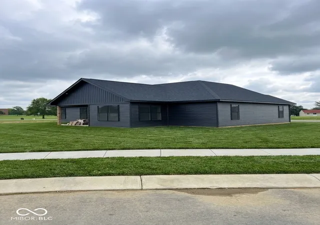 Photo 3 of Single family home for sale at 1521 N Washington St, Rushville, IN 46173 | MLS# 22123766 | Listing updated on 2026-09-01