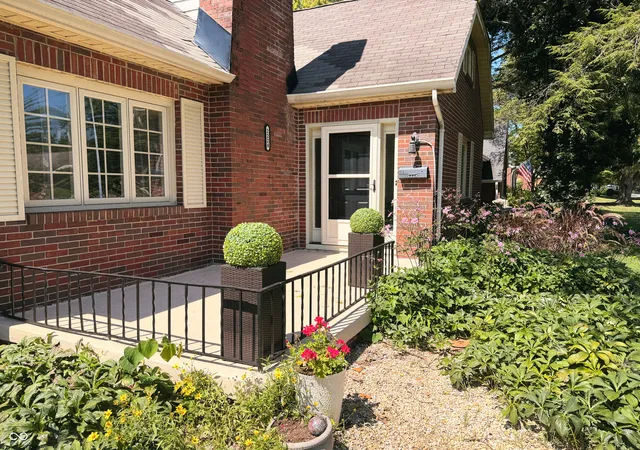 Photo 2 of Single family home for sale at 2224 Lafayette Ave, Columbus, IN 47201 | MLS# 22123829 | Listing updated on 2026-09-17