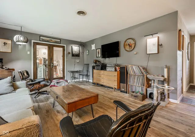 Photo 4 of Sale Pending at 3404 E 50th Street, Indianapolis, IN 46205 | MLS# 22123846 | Listing updated on 2026-09-06