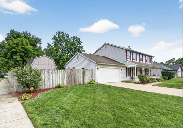 Photo 3 of Sale Pending at 727 Arbor Woods, Indianapolis, IN 46241 | MLS# 22123864 | Listing updated on 2026-09-04