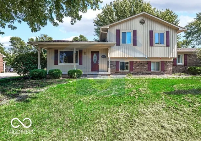 Photo 3 of Single family home for sale at 299 N Restin, Greenwood, IN 46142 | MLS# 22123870 | Listing updated on 2026-09-29