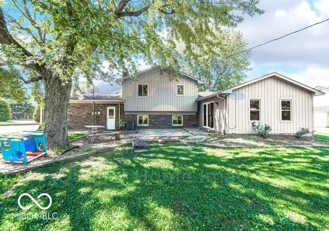 Photo 4 of Single family home for sale at 299 N Restin, Greenwood, IN 46142 | MLS# 22123870 | Listing updated on 2026-09-29
