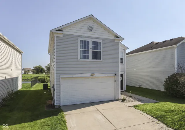 Photo 3 of Single family home for sale at 910 Highpointe Blvd, Shelbyville, IN 46176 | MLS# 22123893 | Listing updated on 2026-10-24