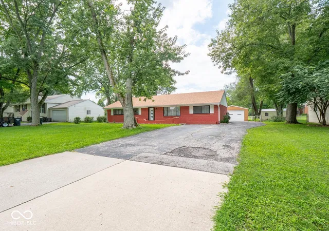 Photo 2 of Single family home for sale at 1234 Cherryfield Ln, Greenwood, IN 46142 | MLS# 22123895 | Listing updated on 2026-09-21