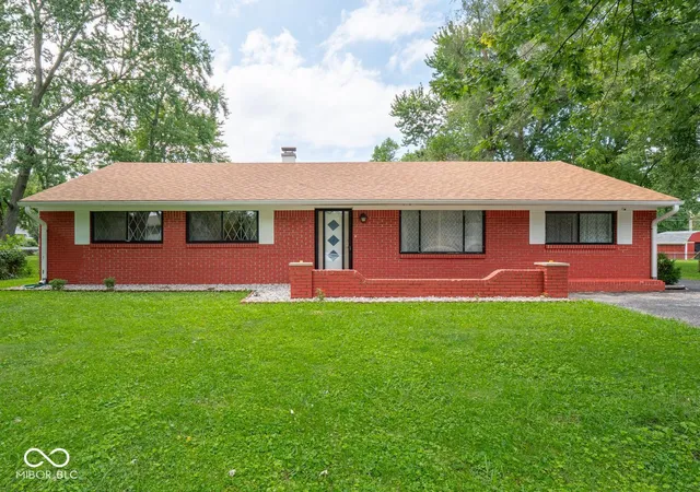 Photo 4 of Single family home for sale at 1234 Cherryfield Ln, Greenwood, IN 46142 | MLS# 22123895 | Listing updated on 2026-09-21