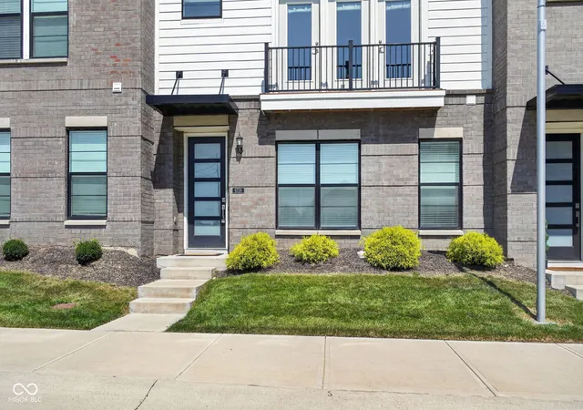 Photo 2 of Townhouse for sale at 9728 Junction Sta, Fishers, IN 46037 | MLS# 22123902 | Listing updated on 2026-09-03