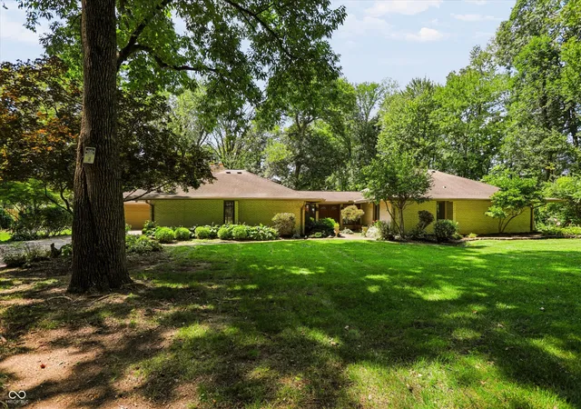 Photo 3 of Single family home for sale at 8392 N Illinois St, Indianapolis, IN 46260 | MLS# 22123916 | Listing updated on 2026-09-03