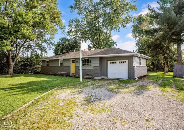 Photo 2 of Single family home for sale at 9680 N Us Hwy 31, Columbus, IN 47201 | MLS# 22123931 | Listing updated on 2026-10-02