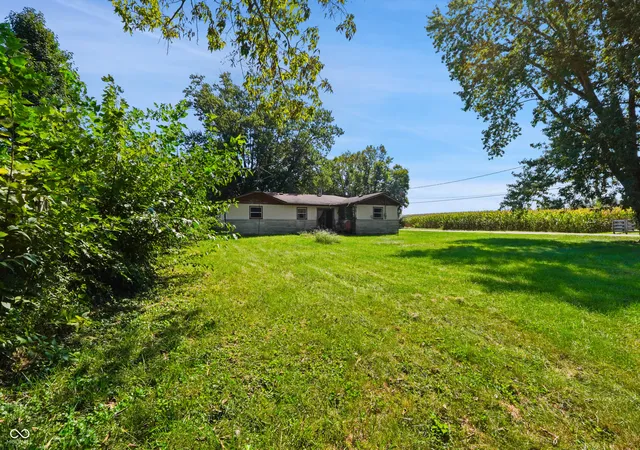 Photo 3 of Sale Pending at 1490 Raymond Rd, Martinsville, IN 46151 | MLS# 22123947 | Listing updated on 2026-09-04