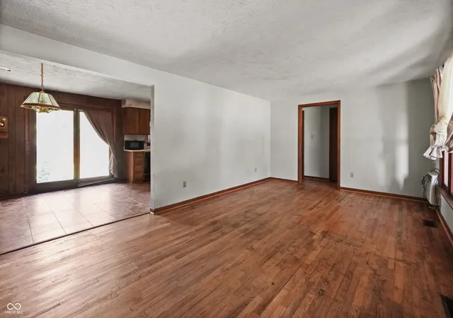 Photo 4 of Sale Pending at 1490 Raymond Rd, Martinsville, IN 46151 | MLS# 22123947 | Listing updated on 2026-09-04