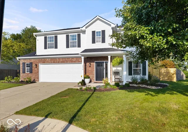 Photo 2 of Single family home for sale at 2818 Limber Pine Dr, Whiteland, IN 46184 | MLS# 22123953 | Listing updated on 2026-09-05