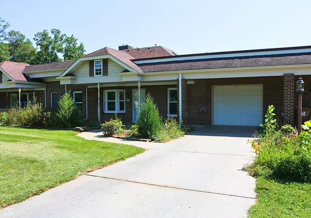 Photo 2 of Condo for sale at 2126 W Black Crk Valley Rd #C, Crawfordsville, IN 47933 | MLS# 22124028 | Listing updated on 2026-09-04