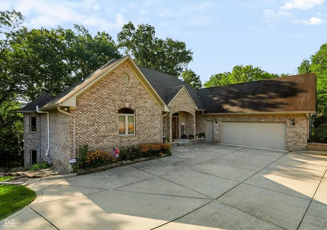 Photo 4 of Single family home for sale at 7511 S Poplar Point Dr, Trafalgar, IN 46181 | MLS# 22124032 | Listing updated on 2026-09-11