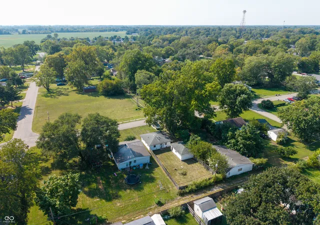 Photo 3 of Single family home for sale at 2826 Walton St, Anderson, IN 46016 | MLS# 22124041 | Listing updated on 2026-09-04