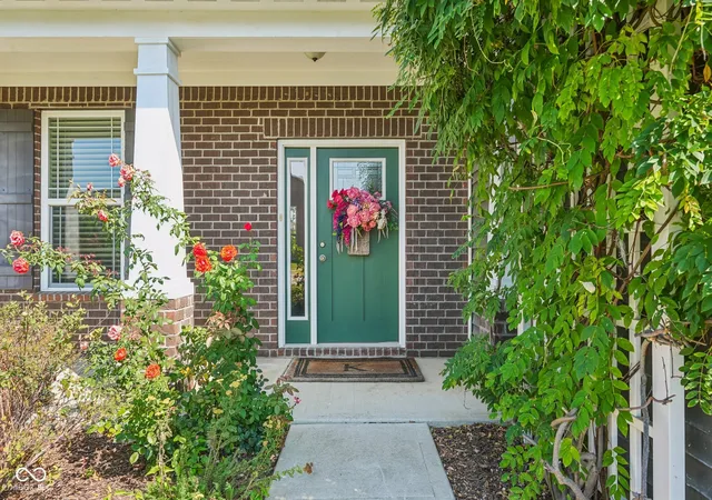 Photo 2 of Single family home for sale at 8722 Hollyhock Grv, Avon, IN 46123 | MLS# 22124072 | Listing updated on 2026-09-05
