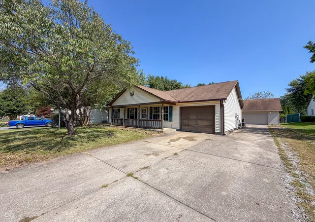 Photo 3 of Sale Pending at 6613 Nodlehs Dr, Indianapolis, IN 46221 | MLS# 22124087 | Listing updated on 2026-09-08
