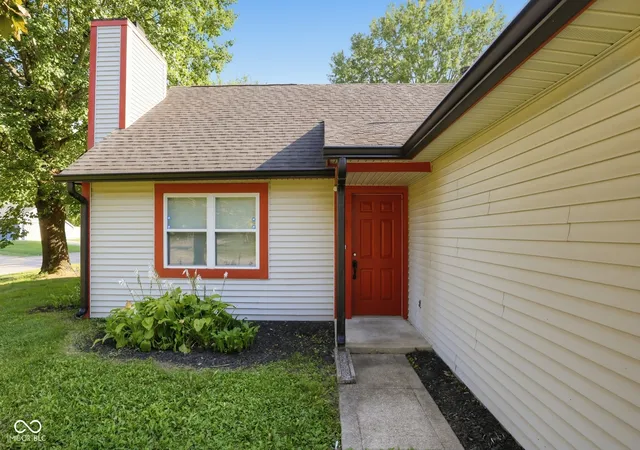 Photo 2 of Sale Pending at 8325 Farmhill Rd, Indianapolis, IN 46231 | MLS# 22124106 | Listing updated on 2026-09-22