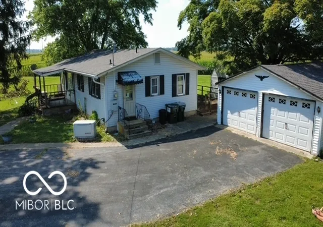 Photo 2 of Sale Pending at 2488 E Old Rushville Rd, Shelbyville, IN 46176 | MLS# 22124116 | Listing updated on 2026-09-04