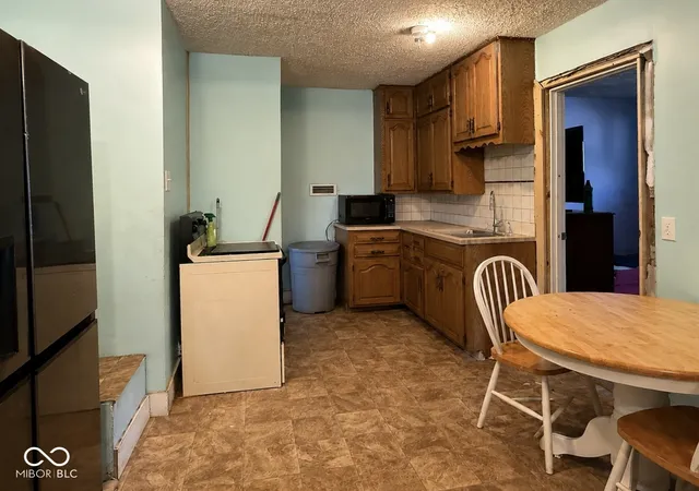 Photo 3 of Single family home for sale at 2422 Union St, Indianapolis, IN 46225 | MLS# 22124126 | Listing updated on 2026-09-29