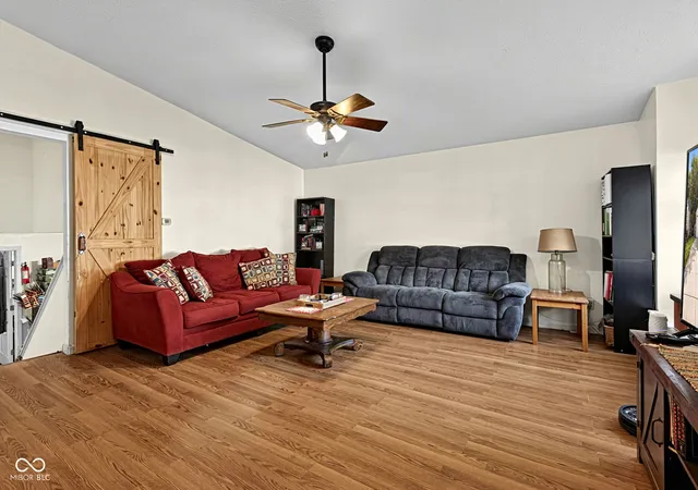 Photo 4 of Single family home for sale at 933 Timber Crk Ln, Greenwood, IN 46142 | MLS# 22124143 | Listing updated on 2026-09-21