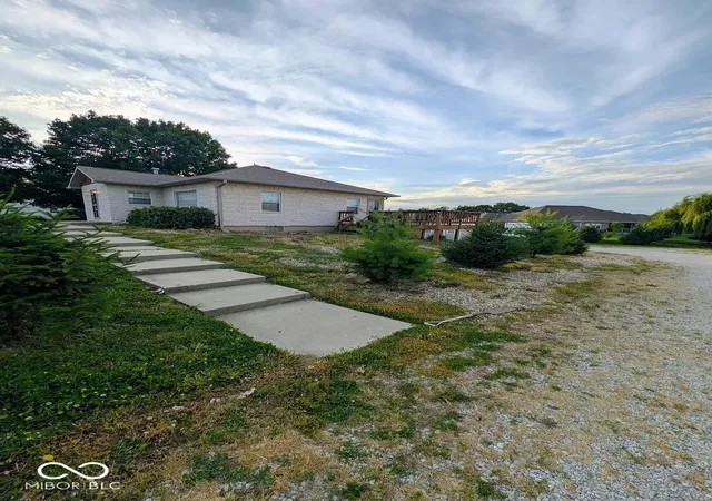 Photo 2 of Single family home for sale at 3660 W Smith Valley Rd, Greenwood, IN 46142 | MLS# 22124284 | Listing updated on 2026-09-05