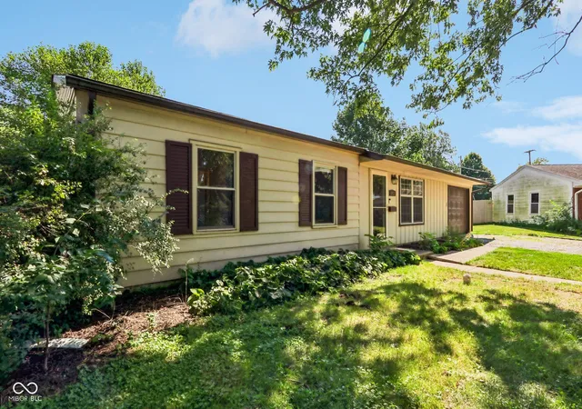 Photo 2 of Sale Pending at 1913 Syracuse Ct, Lebanon, IN 46052 | MLS# 22124300 | Listing updated on 2026-09-05