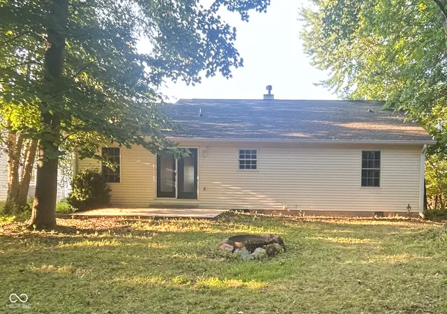 Photo 3 of Sale Pending at 315 Jefferson Valley, Coatesville, IN 46121 | MLS# 22124319 | Listing updated on 2026-09-08