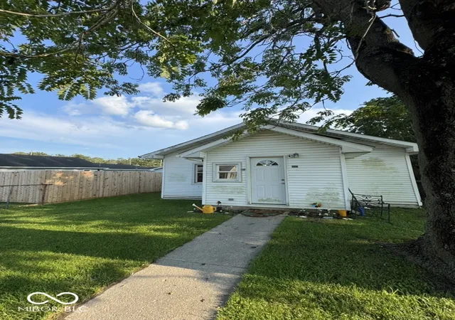 Photo 2 of Single family home for sale at 1109 West 17th, Muncie, IN 47302 | MLS# 22124365 | Listing updated on 2026-10-03