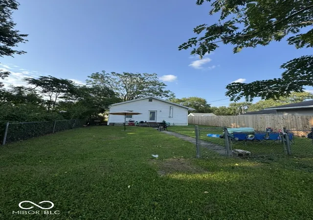 Photo 3 of Single family home for sale at 1109 West 17th, Muncie, IN 47302 | MLS# 22124365 | Listing updated on 2026-10-03