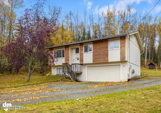 Photo 3 of Sale Pending at 250 E Luther Ave, Wasilla, AK 99654 | MLS# 26-12418 | Listing updated on 2026-10-16