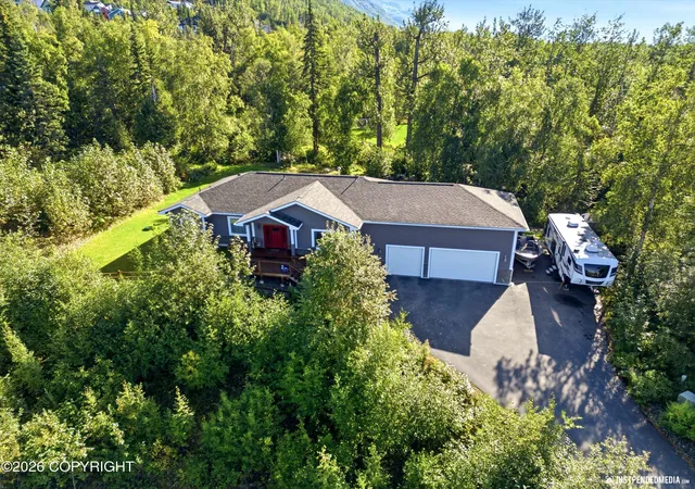 Photo 3 of Single family home for sale at 11237 Jessie Mae Cir, Eagle River, AK 99577 | MLS# 26-6649 | Listing updated on 2026-10-08