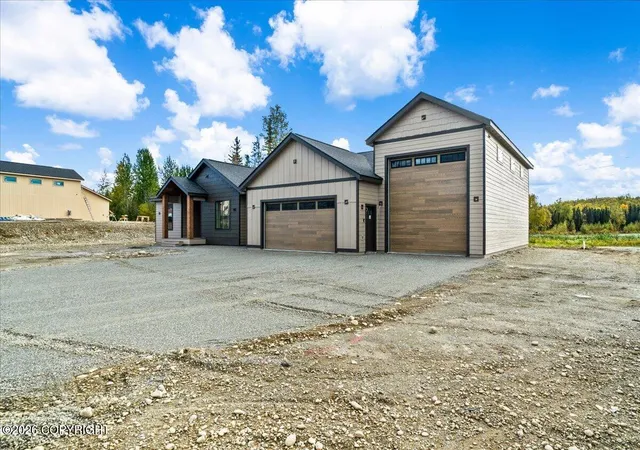 Photo 3 of Sale Pending at 2672 W Longview Cir, Wasilla, AK 99623 | MLS# 26-12547 | Listing updated on 2026-10-16